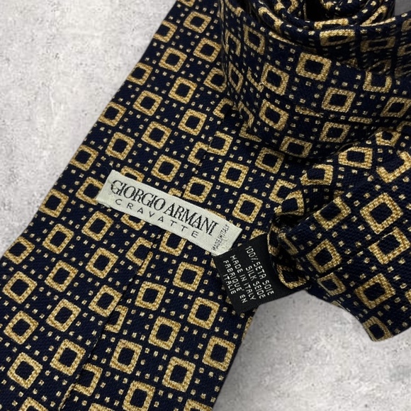 GIORGIO ARMANI VINTAGE Navy/Beige Silk LUXURY Tie ITALY - Picture 4 of 6
